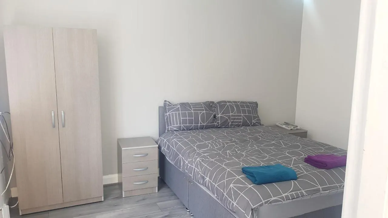 Bed & Breakfast Double Bedroom In Withington, M20. 1 Db Bed, Rm 1 Manchester