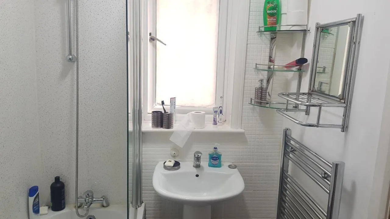 Double Bedroom In Withington, M20. 1 Db Bed, Rm 1 Manchester Bed & Breakfast